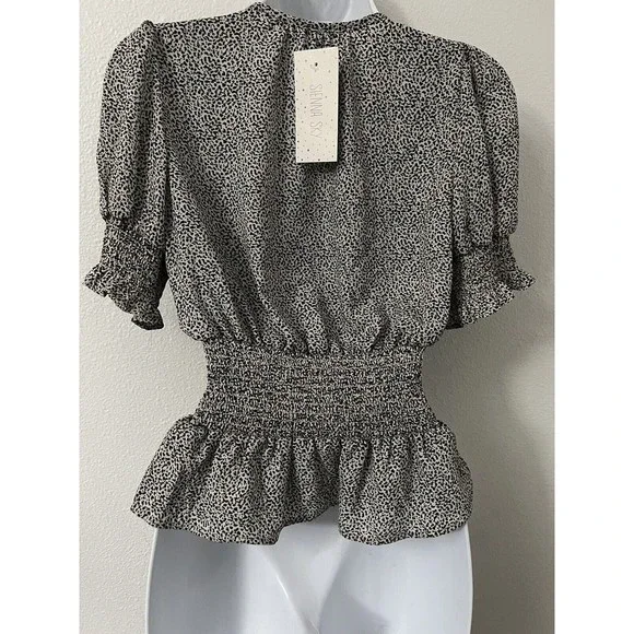 Sienna Sky blouse womens XS white black fitted gathered waist short sleeve NWT - Picture 4 of 9